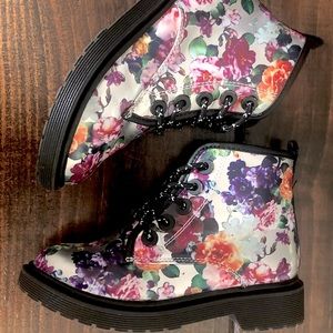 Steve Madden-Floral Combat boot